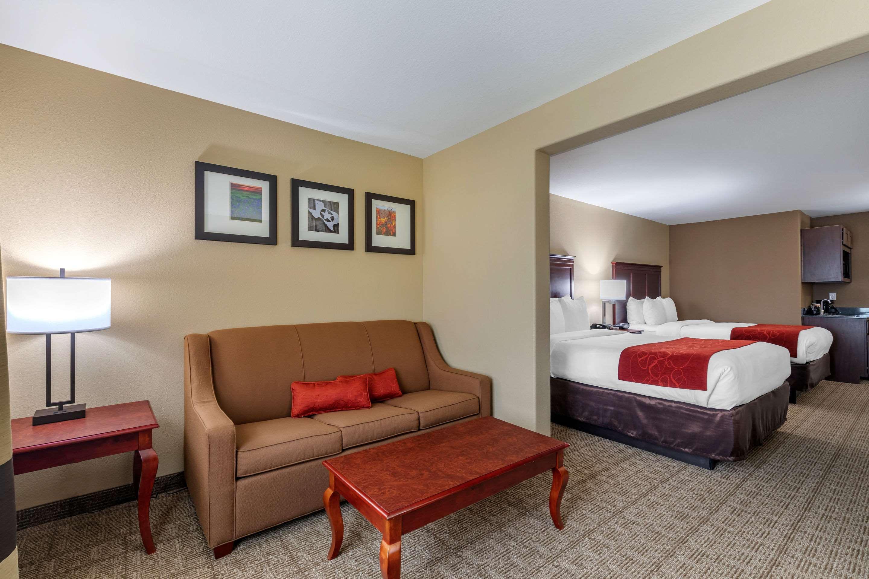 Comfort Suites Ennis Buitenkant foto
