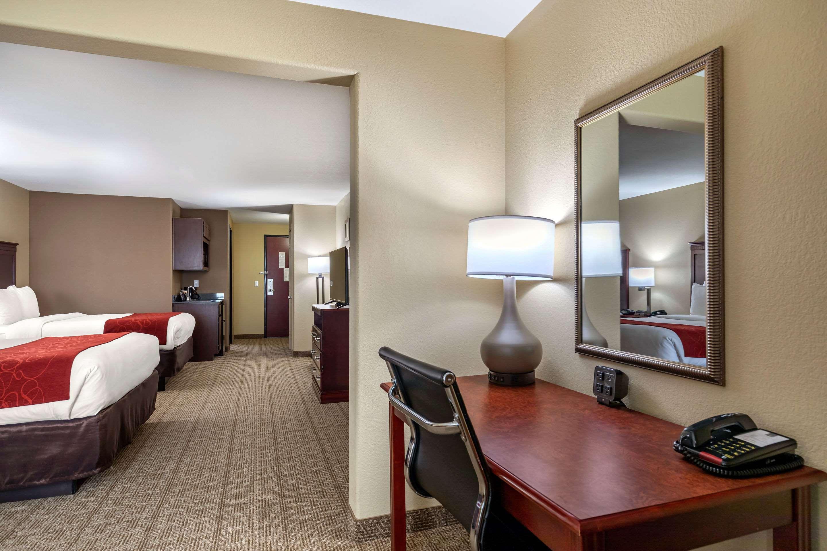 Comfort Suites Ennis Buitenkant foto