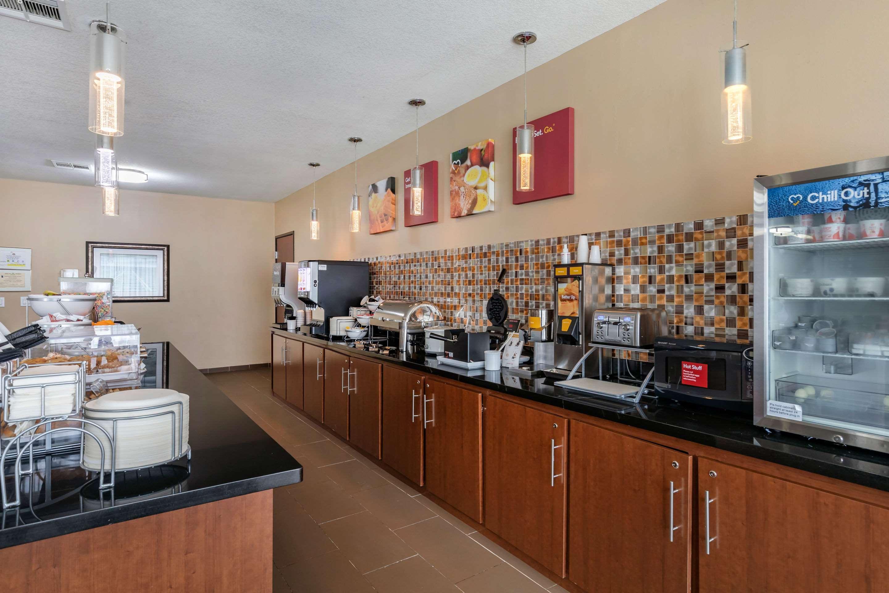 Comfort Suites Ennis Buitenkant foto