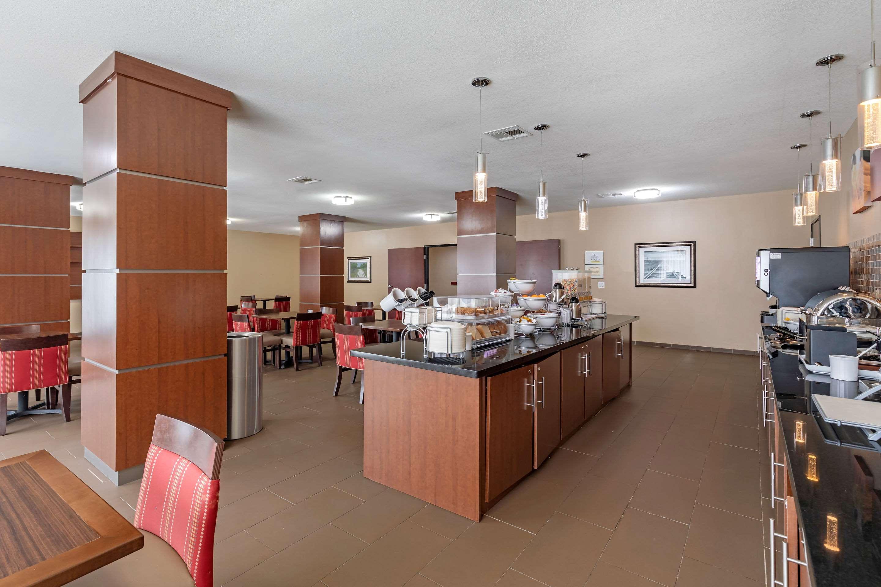 Comfort Suites Ennis Buitenkant foto