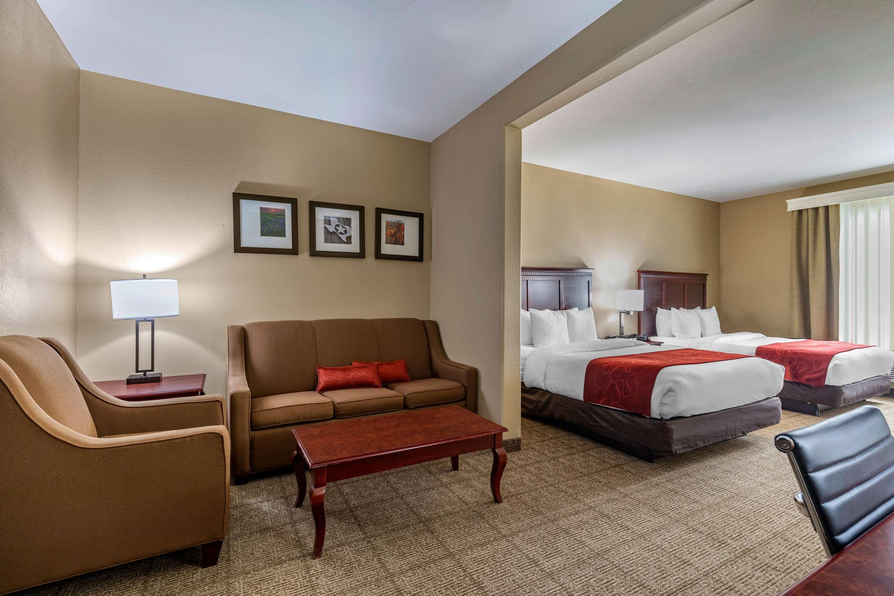 Comfort Suites Ennis Buitenkant foto