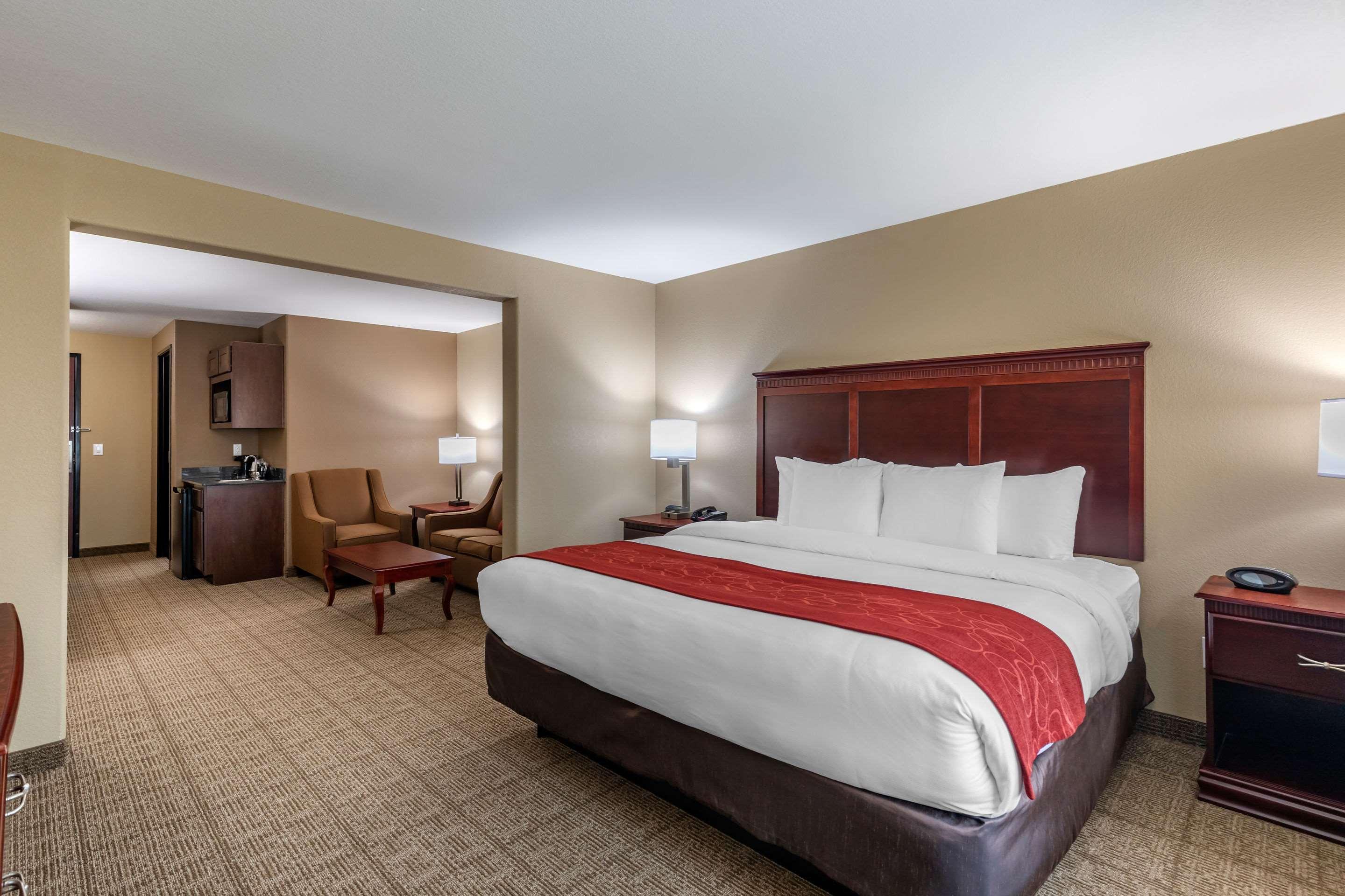 Comfort Suites Ennis Buitenkant foto