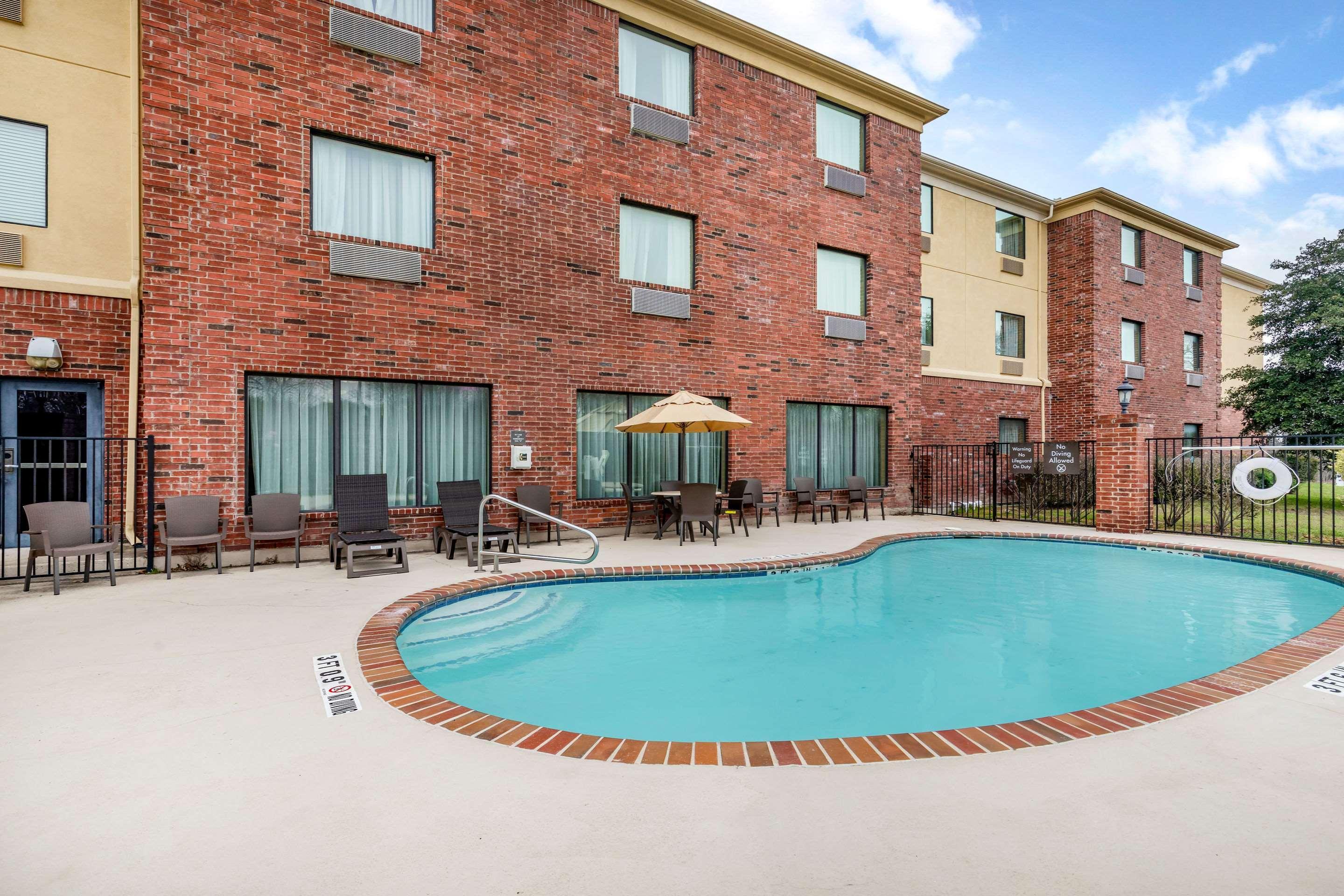 Comfort Suites Ennis Buitenkant foto