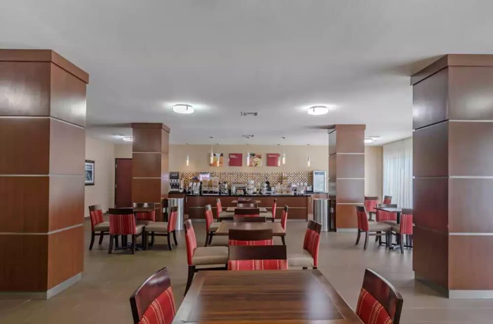 Comfort Suites Ennis Buitenkant foto