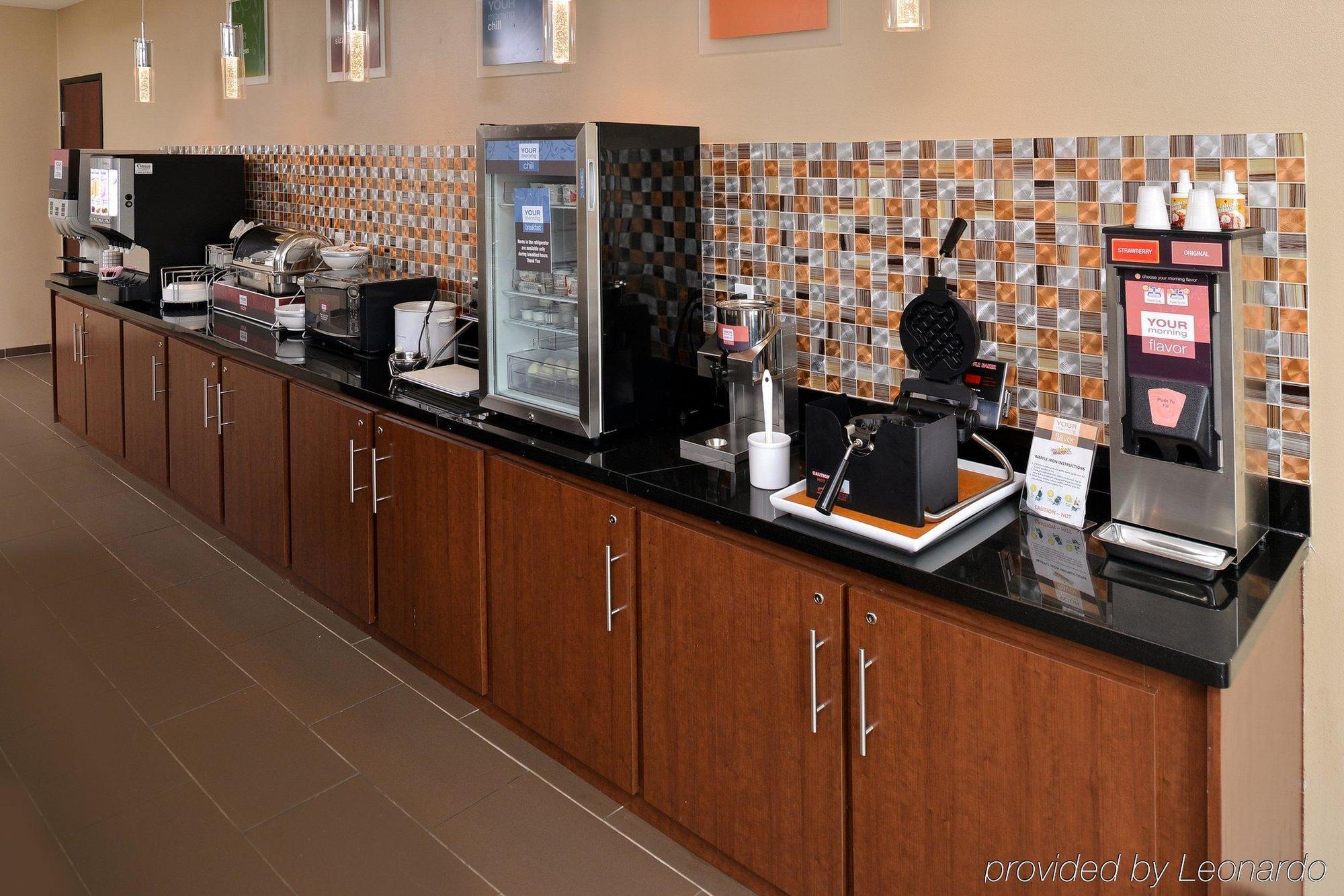 Comfort Suites Ennis Buitenkant foto