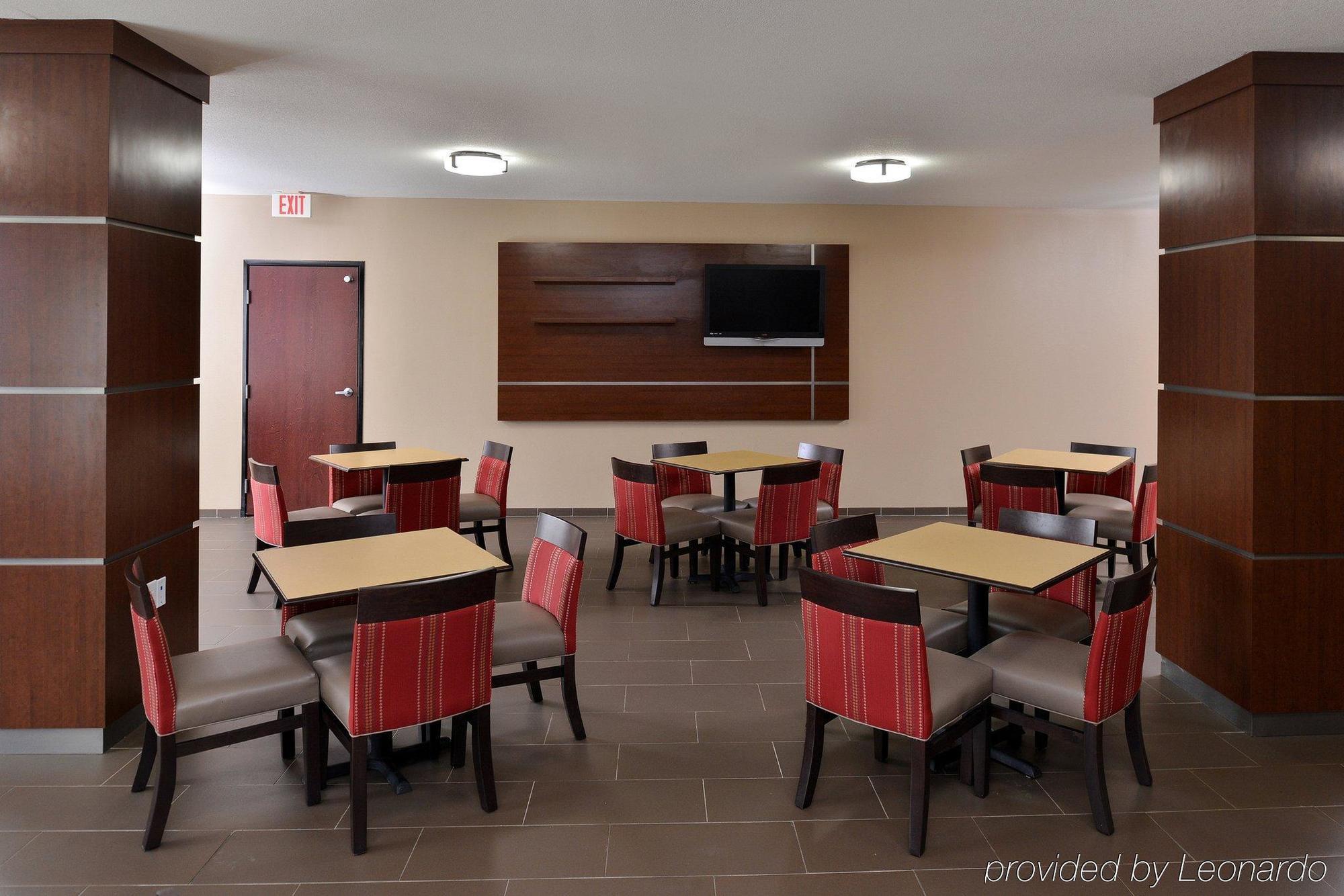 Comfort Suites Ennis Buitenkant foto