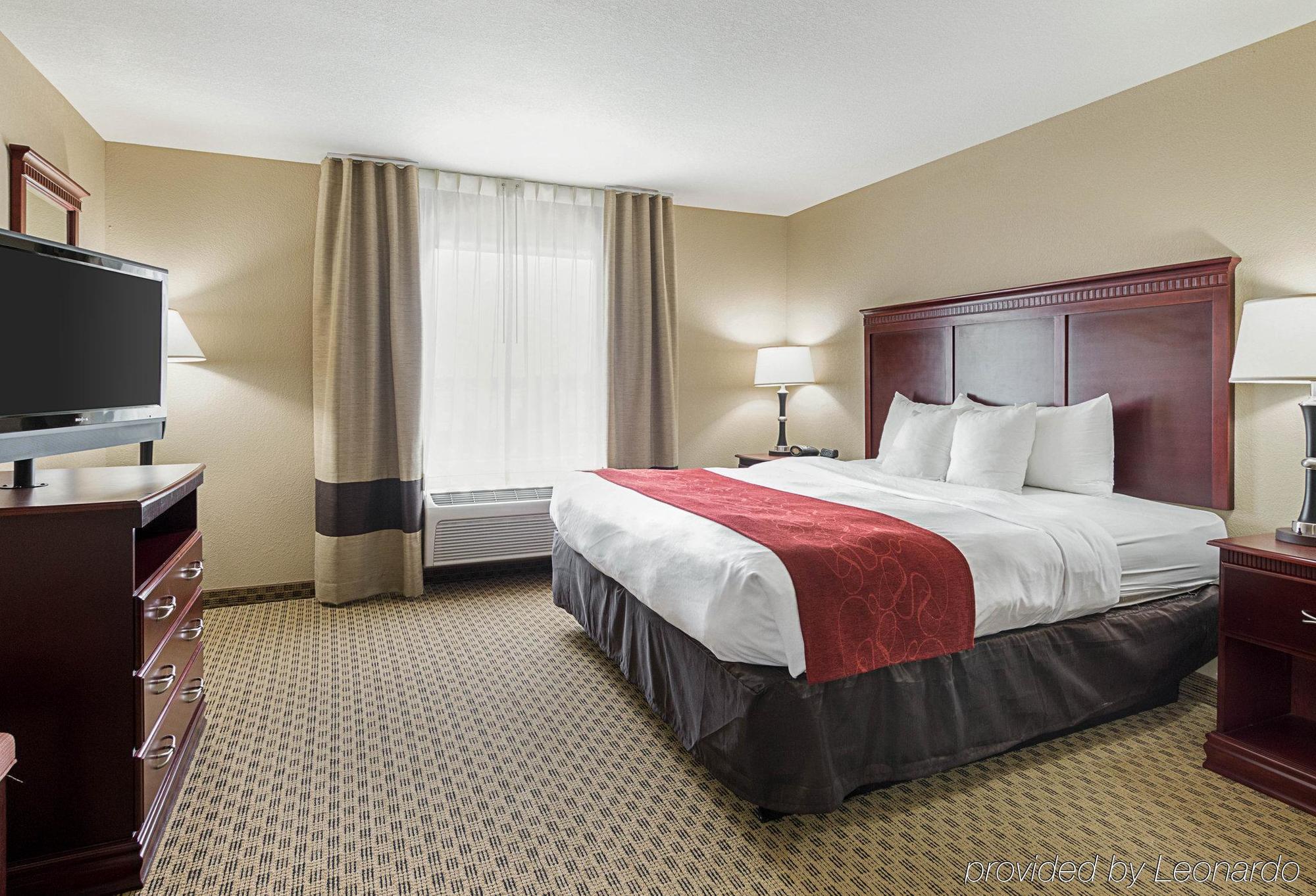 Comfort Suites Ennis Buitenkant foto