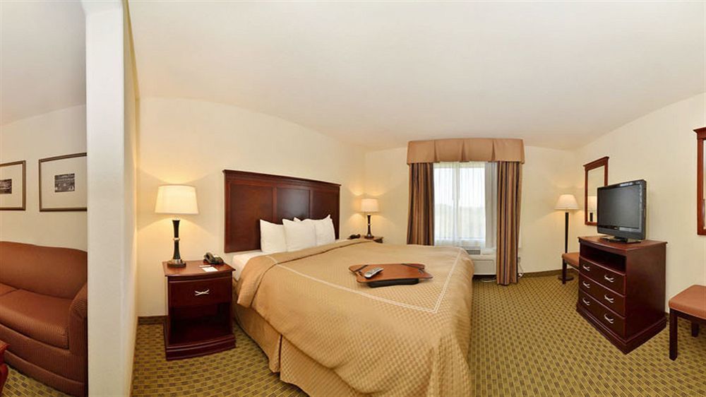 Comfort Suites Ennis Buitenkant foto