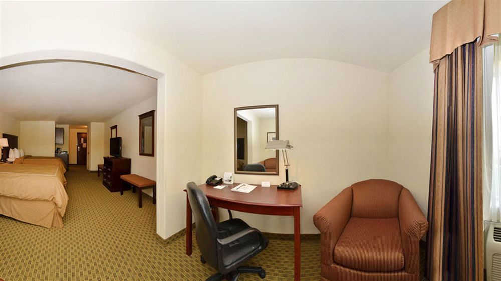 Comfort Suites Ennis Buitenkant foto