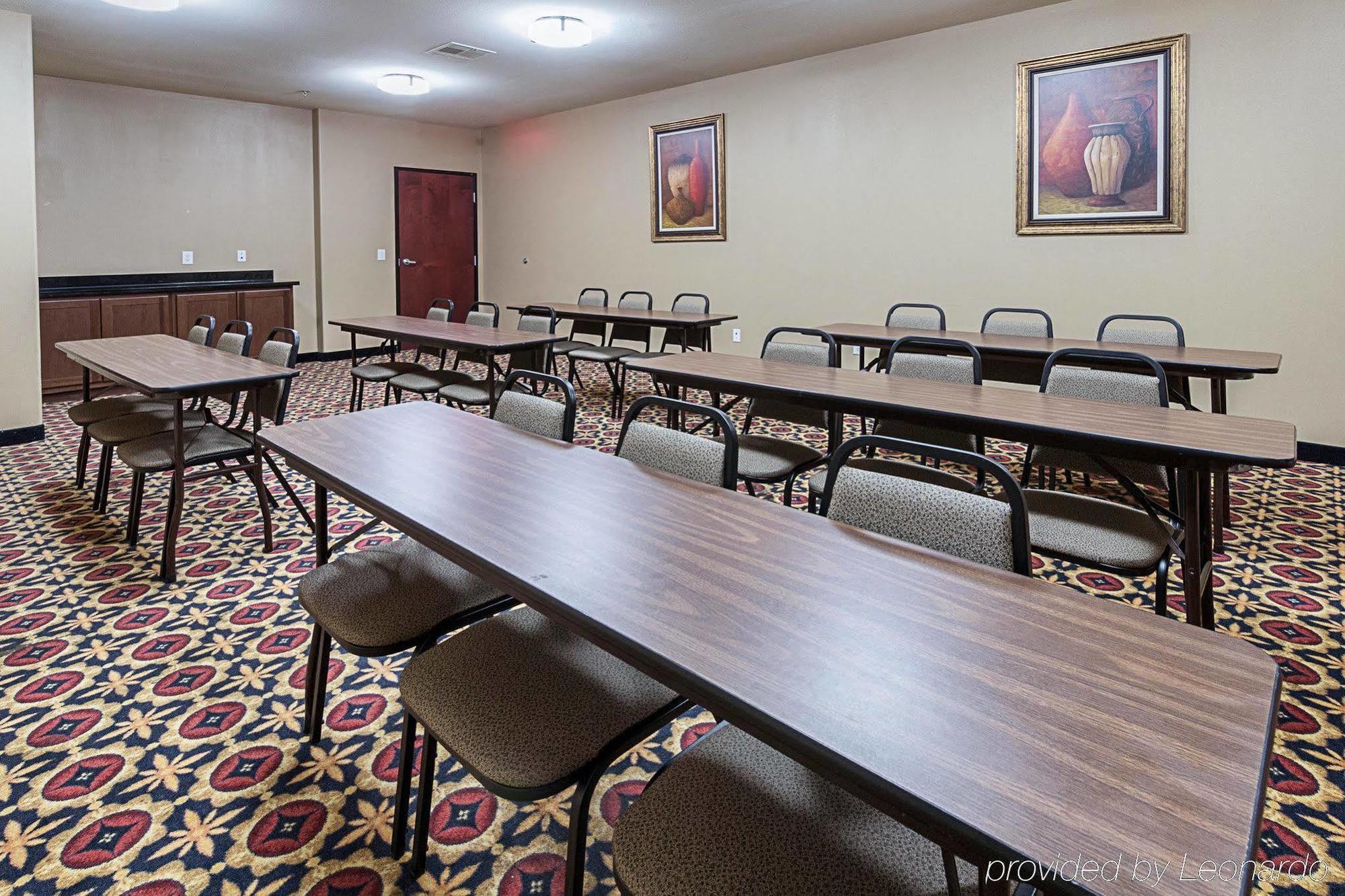 Comfort Suites Ennis Buitenkant foto