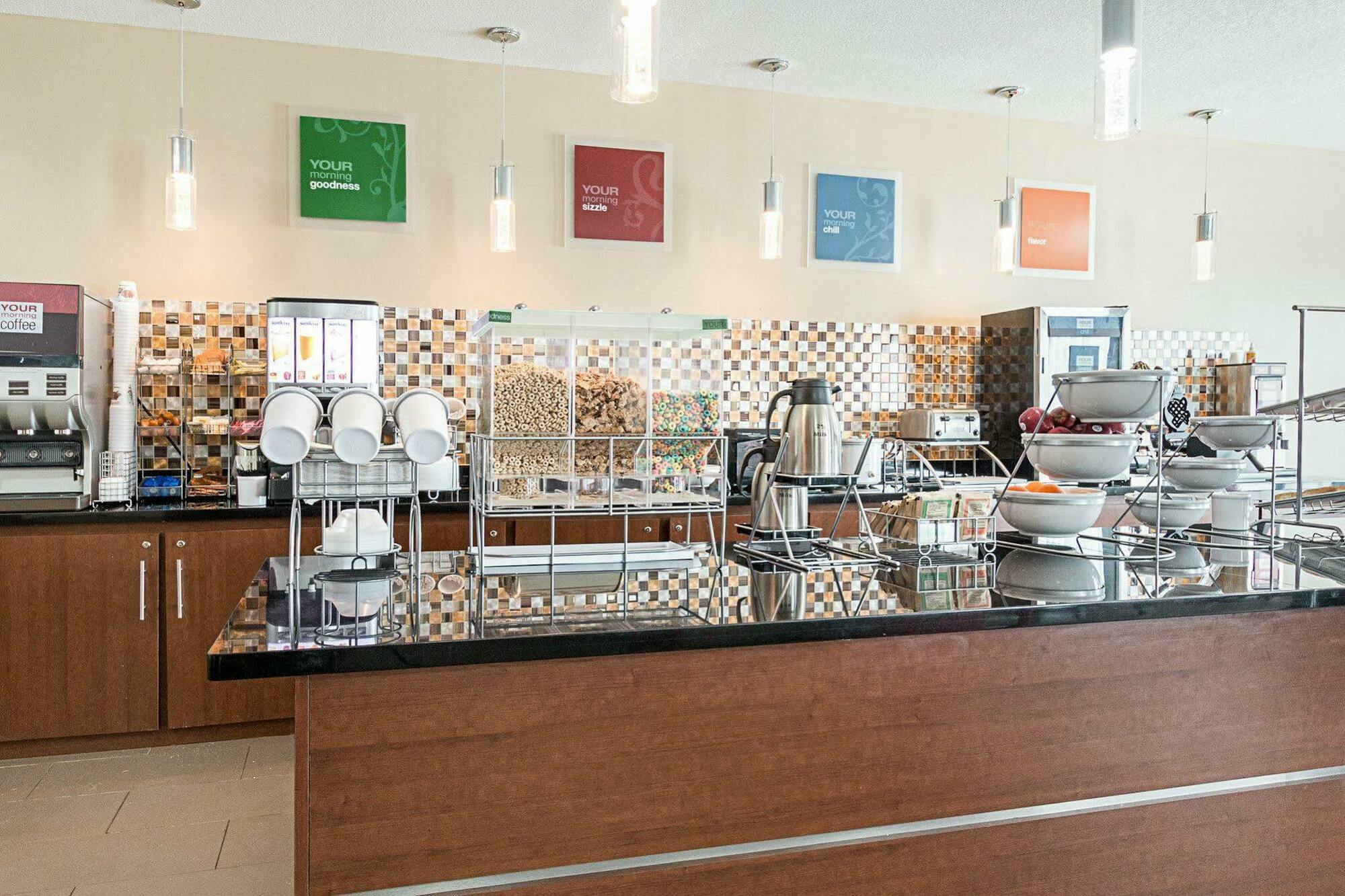 Comfort Suites Ennis Buitenkant foto