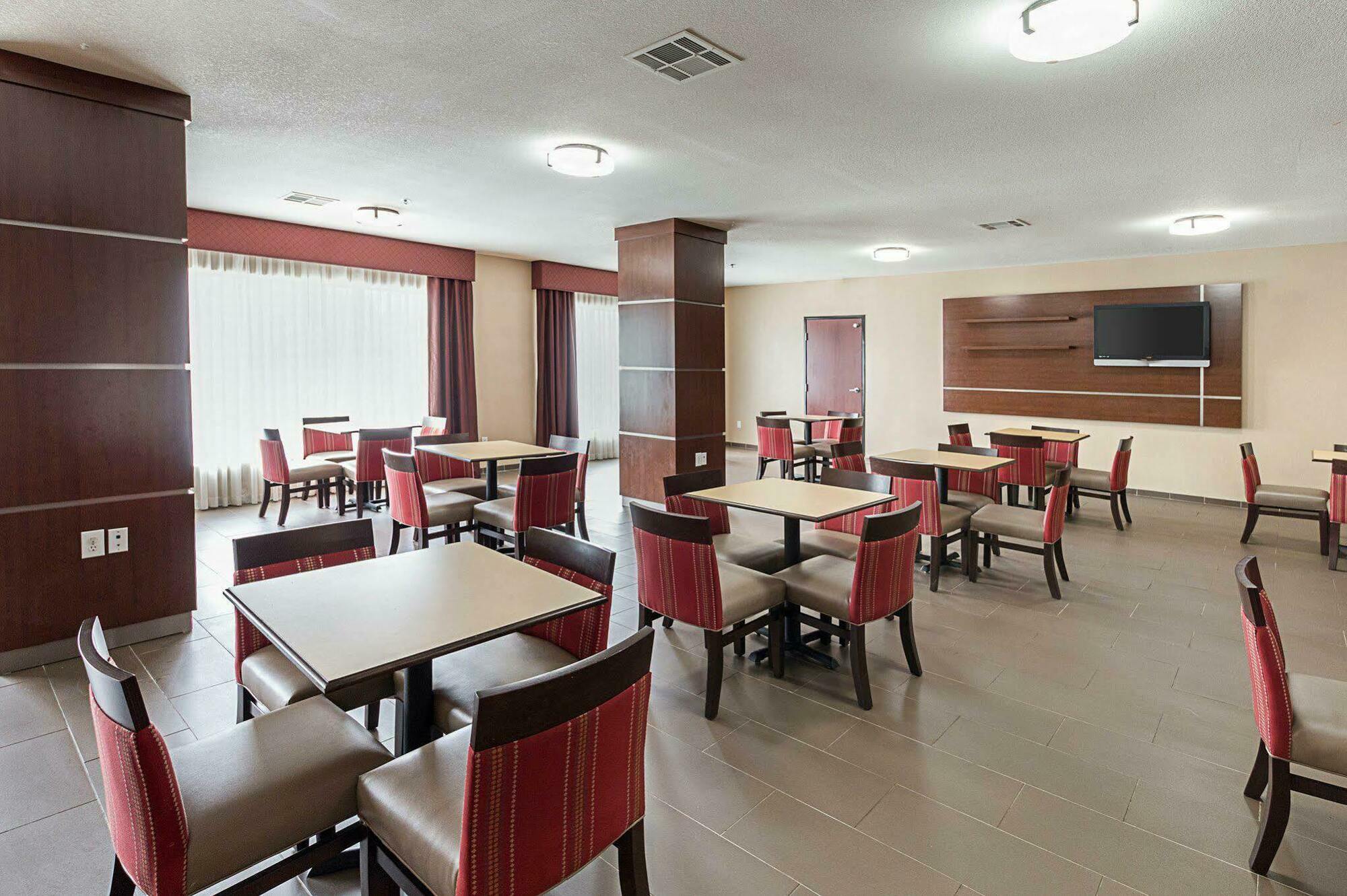 Comfort Suites Ennis Buitenkant foto