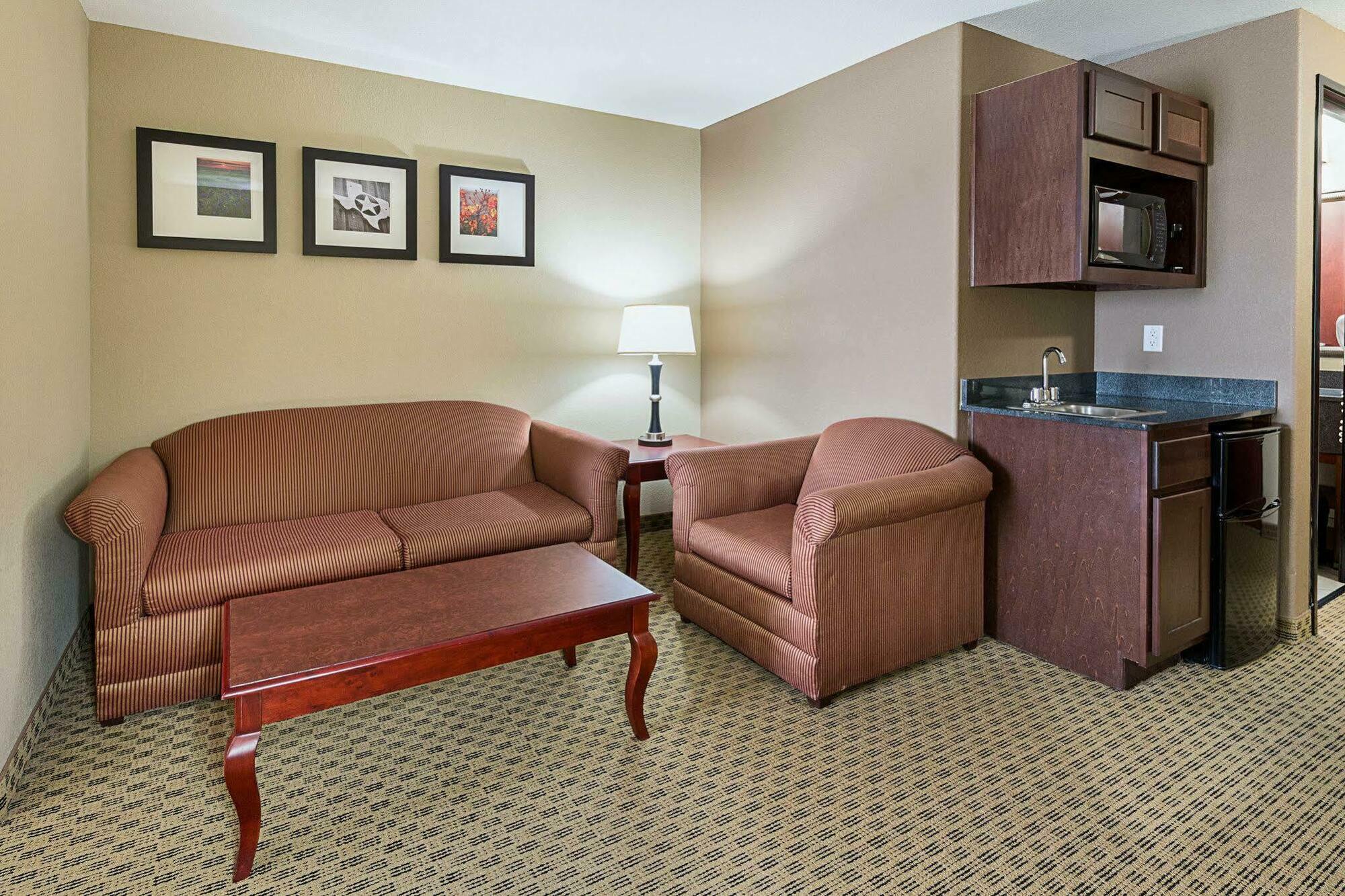 Comfort Suites Ennis Buitenkant foto